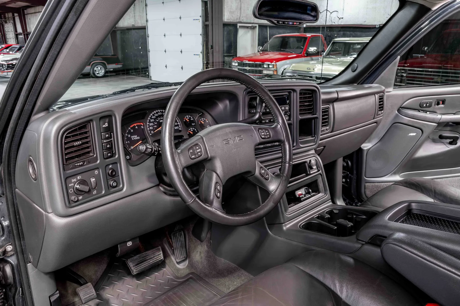  2004-GMC-Sierra-2500HD-Dark-Spiral-Gray-Metallic-184479-46.jpg